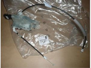 Nieuwe Deurslot Mechaniek 4Deurs links-voor Peugeot 308 (4A/C) 1.6 VTI 16V Prijs € 151,25 Inclusief btw aangeboden door Autocommerce