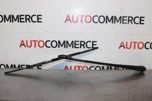 Gebruikte Ruitenwisserarm voor Opel Rocks-e Electric Prijs € 20,00 Margeregeling aangeboden door Autocommerce