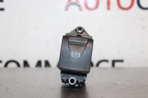 Gebruikte Handrem schakelaar Renault Megane III Berline (BZ) 1.4 16V TCe 130 Prijs € 10,00 Margeregeling aangeboden door Autocommerce