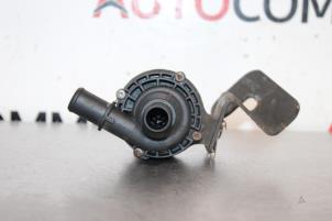 Gebruikte Waterpomp Renault Megane III Berline (BZ) 1.4 16V TCe 130 Prijs € 25,00 Margeregeling aangeboden door Autocommerce