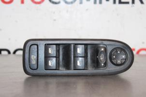 Gebruikte Schakelaar Elektrisch Raam Peugeot 308 (4A/C) 1.6 VTI 16V Prijs € 25,00 Margeregeling aangeboden door Autocommerce
