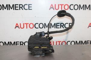 Gebruikte Deurslot Mechaniek 4Deurs rechts-achter Renault Clio IV (5R) 0.9 Energy TCE 75 12V Prijs € 40,00 Margeregeling aangeboden door Autocommerce