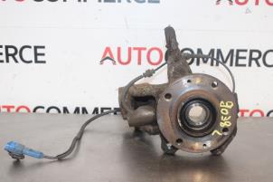 Gebruikte Fusee links-voor Peugeot 207 CC (WB) 1.6 16V Prijs € 40,00 Margeregeling aangeboden door Autocommerce