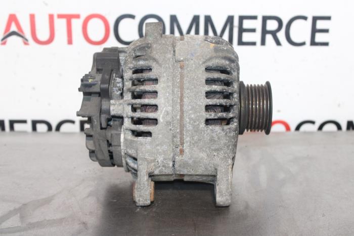 Dynamo van een Renault Laguna II (BG) 2.0 16V 2004