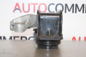 Gebruikte Motorsteun Peugeot 308 CC (4B) 1.6 VTI 16V Prijs € 25,00 Margeregeling aangeboden door Autocommerce