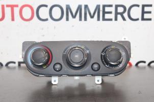 Gebruikte Chaufage Bedieningspaneel Renault Clio IV (5R) 1.5 dCi 75 FAP Prijs € 25,00 Margeregeling aangeboden door Autocommerce