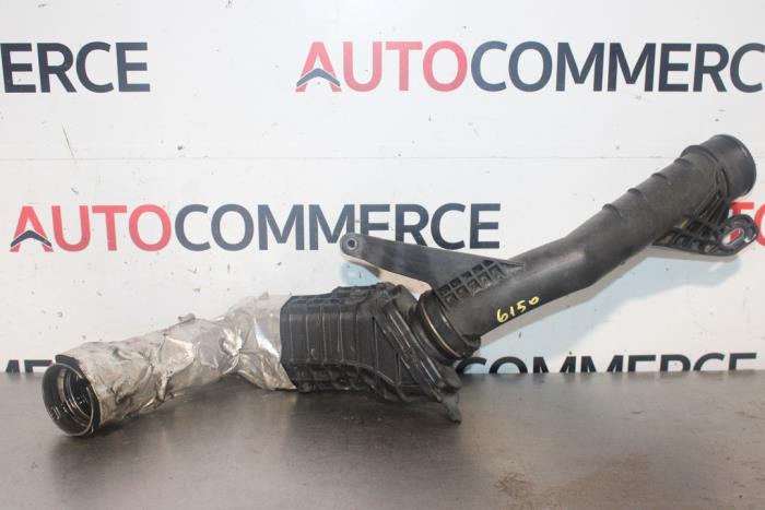 Gebruikte Intercooler Slang Renault Clio IV (5R) 1.5 dCi 75 FAP Prijs € 40,00 Margeregeling aangeboden door Autocommerce