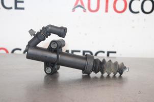 Gebruikte Koppeling Hulp Cilinder Peugeot 208 I (CA/CC/CK/CL) 1.2 Vti 12V PureTech 82 Prijs € 25,00 Margeregeling aangeboden door Autocommerce