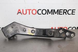 Gebruikte Koplampframe rechts Renault Megane III Grandtour (KZ) 1.5 dCi 110 Prijs € 15,00 Margeregeling aangeboden door Autocommerce