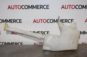 Gebruikte Ruitensproeiertank voor Renault Trafic New (FL) 2.0 dCi 16V 115 Prijs € 20,00 Margeregeling aangeboden door Autocommerce