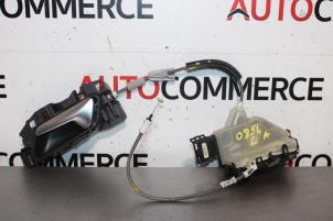 Gebruikte Slotmechaniek Portier 4Deurs links-achter Peugeot 208 II (UB/UH/UP) 1.2 Vti 12V PureTech 75 Prijs € 40,00 Margeregeling aangeboden door Autocommerce