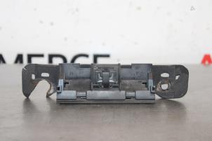 Gebruikte Schakelaar achterklep Peugeot 307 SW (3H) 1.6 16V Prijs € 20,00 Margeregeling aangeboden door Autocommerce