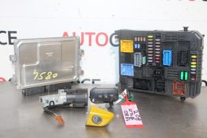 Gebruikte Computer Motormanagement Peugeot 208 II (UB/UH/UP) 1.2 Vti 12V PureTech 75 Prijs € 325,00 Margeregeling aangeboden door Autocommerce