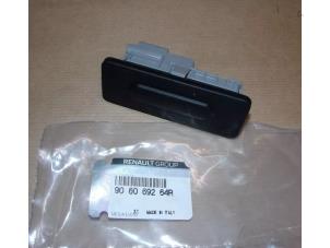 Nieuwe Schakelaar achterklep Renault Clio V (RJAB) 1.0 SCe 65 12V Prijs € 24,20 Inclusief btw aangeboden door Autocommerce