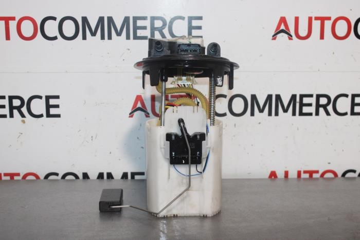Gebruikte Tank element Pomp Peugeot 208 I (CA/CC/CK/CL) 1.6 Blue HDi 100 Prijs € 70,00 Margeregeling aangeboden door Autocommerce