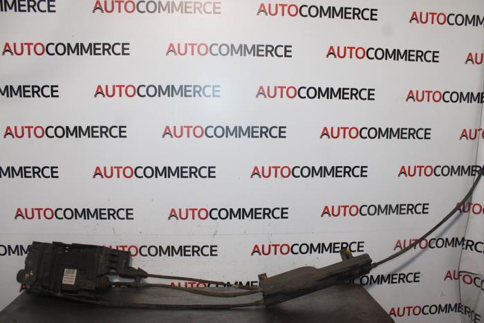 Gebruikte Handrem motor Renault Scénic II (JM) 1.6 16V Prijs € 200,00 Margeregeling aangeboden door Autocommerce