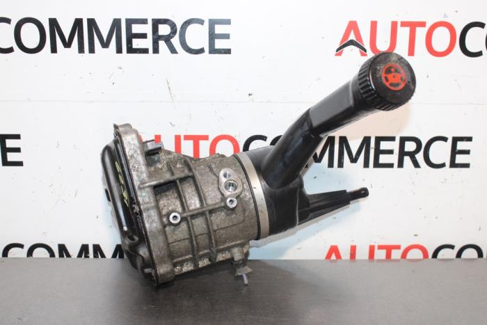 Gebruikte Pomp Servo Peugeot 2008 (CU) 1.2 Vti 12V PureTech 82 Prijs op aanvraag aangeboden door Autocommerce