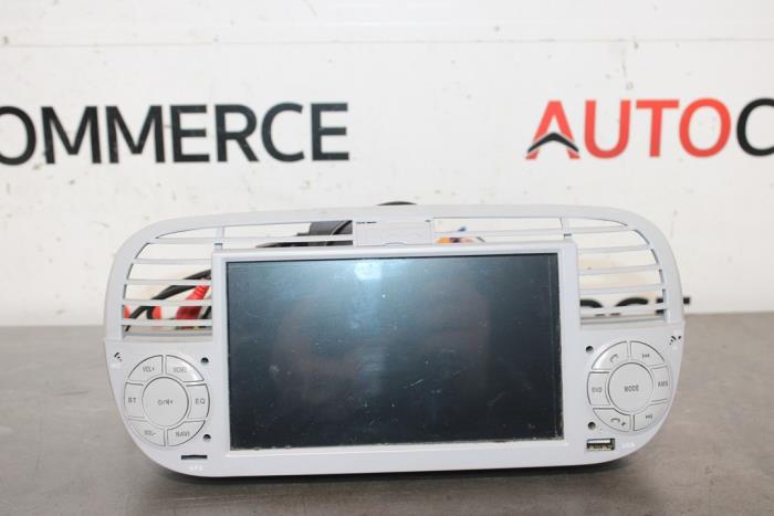 Gebruikte Display Interieur Fiat 500 (312) 1.2 Prijs op aanvraag aangeboden door Autocommerce