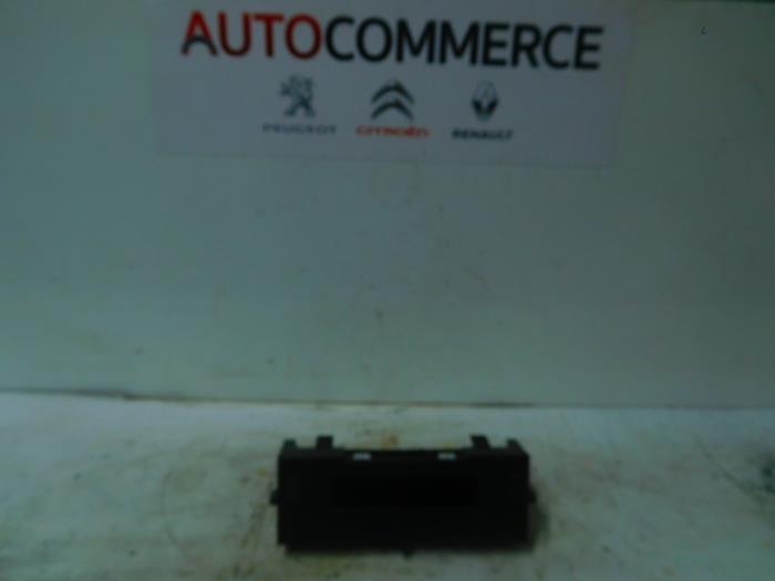 Gebruikte Display Interieur Renault Kangoo Express (FW) 1.5 dCi 85 Prijs € 35,00 Margeregeling aangeboden door Autocommerce