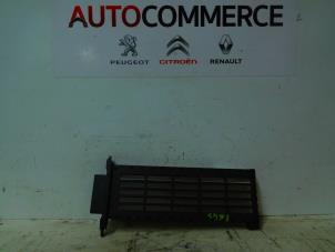 Gebruikte Kachel Verwarmingselement Renault Scénic II (JM) 1.5 dCi 85 Prijs € 30,00 Margeregeling aangeboden door Autocommerce