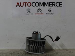 Gebruikte Kachel Ventilatiemotor Renault Espace (JE) 2.0 16V Grand Espace Prijs € 20,00 Margeregeling aangeboden door Autocommerce