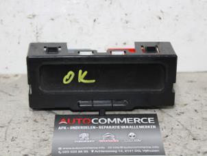 Gebruikte Display Interieur Renault Megane II (BM/CM) 1.6 16V Prijs € 20,00 Margeregeling aangeboden door Autocommerce
