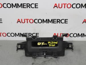 Gebruikte Display Interieur Renault Megane II CC (EM) 1.6 16V Prijs € 20,00 Margeregeling aangeboden door Autocommerce