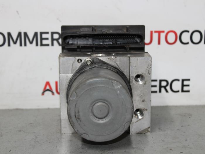 Gebruikte ABS Pomp Renault Scénic II (JM) 1.9 dCi 120 Prijs € 90,00 Margeregeling aangeboden door Autocommerce