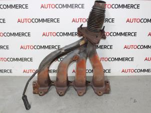 Gebruikte Uitlaatspruitstuk Renault Scénic I (JA) 1.6 16V Prijs € 40,00 Margeregeling aangeboden door Autocommerce