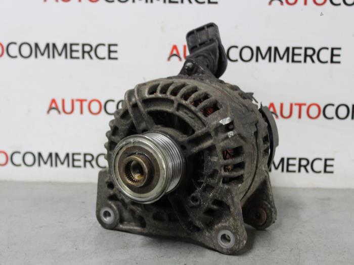 Gebruikte Dynamo Renault Clio III (SR) 1.5 dCi 70 Prijs € 40,00 Margeregeling aangeboden door Autocommerce
