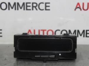 Gebruikte Display Interieur Renault Megane II Grandtour (KM) 1.6 16V Prijs € 20,00 Margeregeling aangeboden door Autocommerce