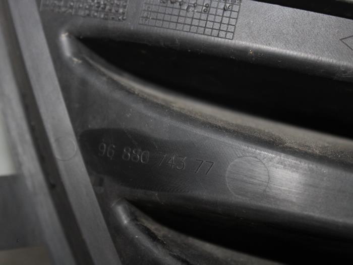 Frontpaneel van een Peugeot 207/207+ (WA/WC/WM) 1.4 2013
