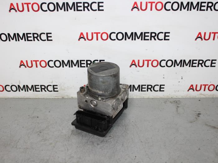 Gebruikte ABS Pomp Renault Grand Scénic II (JM) 2.0 16V Prijs € 20,00 Margeregeling aangeboden door Autocommerce