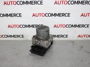 Gebruikte ABS Pomp Renault Grand Scénic II (JM) 2.0 16V Prijs € 20,00 Margeregeling aangeboden door Autocommerce