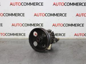 Gebruikte Servopomp Renault Espace (JK) 3.0 dCi V6 24V Grand Espace Prijs € 40,00 Margeregeling aangeboden door Autocommerce