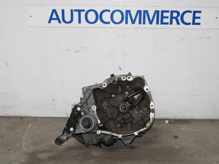 Gebruikte Versnellingsbak Renault Clio (B/C57/357/557/577) 1.2 Eco Kat. Prijs € 100,00 Margeregeling aangeboden door Autocommerce