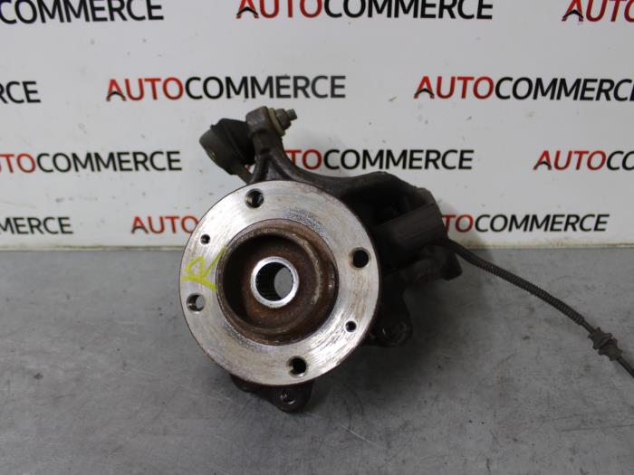 Peugeot 208 - Fusee rechts-voor