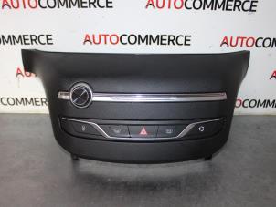 Gebruikte Multi Media Regelunit Peugeot 308 (L3/L8/LB/LH/LP) 1.6 BlueHDi 120 16V Prijs € 75,00 Margeregeling aangeboden door Autocommerce