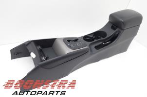 Gebruikte Middenconsoles Hyundai i30 Crosswagon (WWH) 1.6 CVVT 16V Prijs € 169,00 Margeregeling aangeboden door Boonstra Autoparts