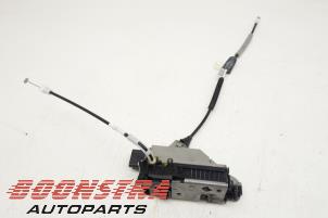 Gebruikte Slotmechaniek Portier 4Deurs links-achter Peugeot 208 I (CA/CC/CK/CL) 1.2 Vti 12V PureTech 82 Prijs € 36,75 Margeregeling aangeboden door Boonstra Autoparts