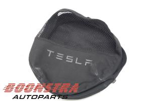 Gebruikte Diversen Tesla Model S 70 Prijs € 24,95 Margeregeling aangeboden door Boonstra Autoparts