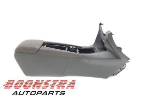 Gebruikte Middenconsoles Mazda 3 (BM/BN) 2.0 SkyActiv-G 120 16V Prijs € 96,75 Margeregeling aangeboden door Boonstra Autoparts