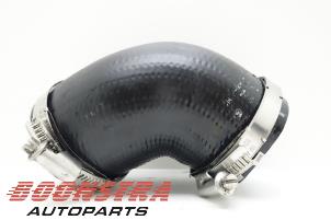 Gebruikte Intercooler Slang Volkswagen Transporter T6 2.0 TDI 204 Prijs € 30,19 Inclusief btw aangeboden door Boonstra Autoparts