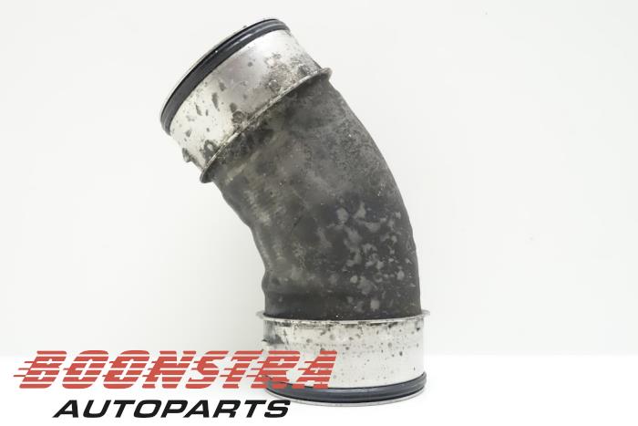 Gebruikte Intercooler Slang Volkswagen Transporter/Caravelle T5 2.5 TDi Prijs € 24,95 Margeregeling aangeboden door Boonstra Autoparts
