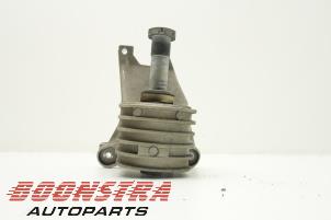 Gebruikte Versnellingsbak Steun Ferrari California 4.3 V8 32V Prijs € 99,00 Margeregeling aangeboden door Boonstra Autoparts