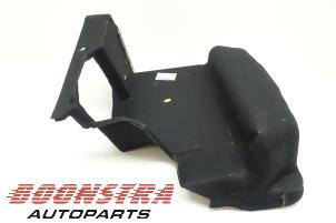 Gebruikte Bekleding bagageruimte Porsche 911 (996) 3.6 Carrera 4 24V Prijs € 29,95 Margeregeling aangeboden door Boonstra Autoparts