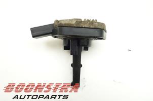 Gebruikte Oliepeil sensor Volkswagen Multivan T5 (7E/7HC/7HF/7HM) Prijs € 36,75 Margeregeling aangeboden door Boonstra Autoparts