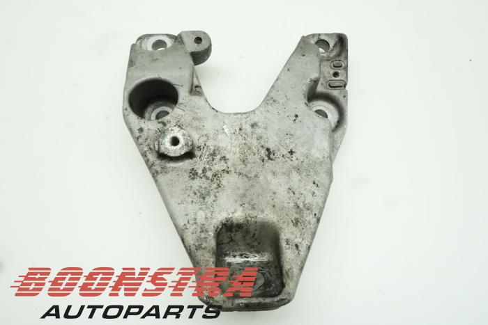 BMW 5 Series F10/F11 (2009-2017) Right Side Engine Mount 73681310 19402752