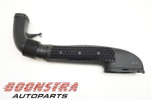Gebruikte Luchtinlaat slang Mercedes E (W212) E-200 2.0 Turbo 16V Prijs € 24,95 Margeregeling aangeboden door Boonstra Autoparts