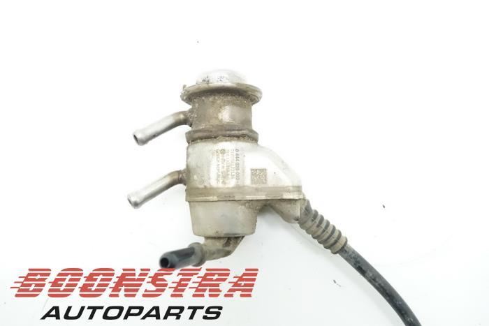 Adblue injector van een Volkswagen Transporter T6 2.0 TDI 150 2016